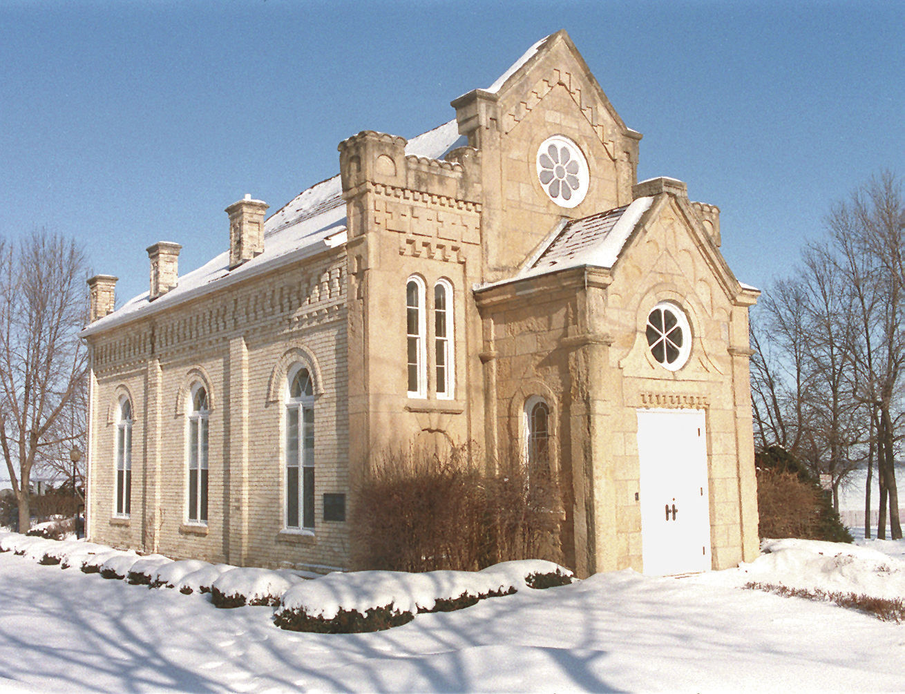 Exterior in winter, 1994